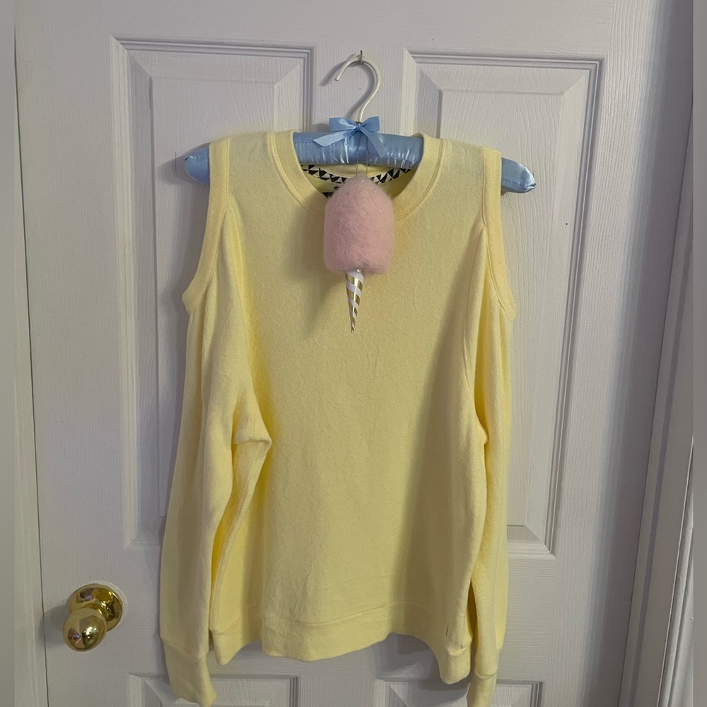 🛹✨VOLCOM Yellow Cold-Shoulder Sweater Size S - Picture 5 of 7